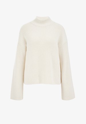 Krämfärgad ribbad stickad tröja med hög rundad halsringning och långa vida ärmar, uppvisad på en vit bakgrund.