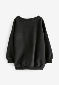 Sweatshirt noir avec un col large, coupe décontractée et manches longues. Des poignets et un ourlet côtelés ajoutent de la texture et de la structure au design.