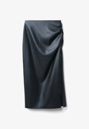 Gonna a tubino in ecopelle nera con texture arricciata davanti, lunghezza al ginocchio, dotata di uno spacco laterale per facilitare il movimento e per stile.