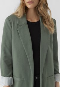 Vero Moda Bleiseri - mottled green