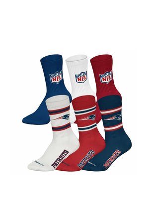 Sechs New England Patriots NFL-Socken in Rot, Weiß und Blau mit Logos und dem Text "Patriots" in den passenden Teamfarben.