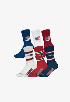 Sechs New England Patriots NFL-Socken in Rot, Weiß und Blau mit Logos und dem Text "Patriots" in den passenden Teamfarben.