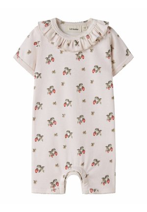 Barboteuse bébé rose douce avec manches courtes, col volanté et motif fraises et fleurs.