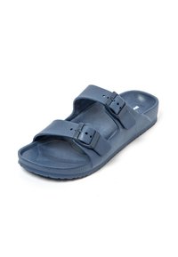 Chancla de color azul marino hecha de goma, que presenta dos correas ajustables con hebillas cuadradas y una plantilla texturizada para un mejor agarre.