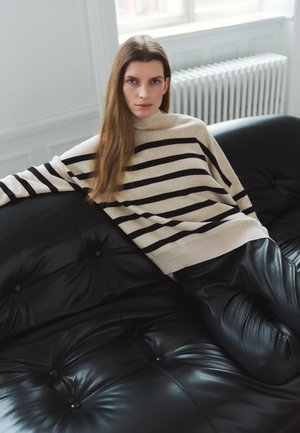 TENLEY TURTLENECK   - Pullover - sandstone   black