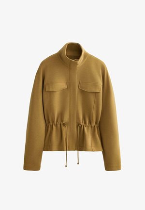 Sininen college-takki, jossa on korkea kaulus, kaksi etutaskua, vyötäröä korostava malli ja nyöritetty yksityiskohta. Pehmeä, teksturoitu kangas.