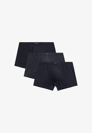 Trzy pary męskich ciemnych bokserek z różnymi białymi wzorami geometrycznymi ułożone poziomo.