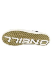 Sneaker-Sohle mit einem strukturierten Fischgrätenmuster aus braunem Gummi, weißer Zwischensohle und dem markanten "ONeill"-Logo in erhabenen weißen Buchstaben.