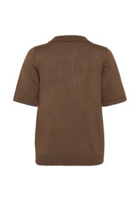 Barna rövid ujjú polo pulóver, puha kötött anyagból készült, klasszikus gallérral és bordás szegéllyel a karcsúbb megjelenés érdekében.