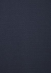 Tessuto blu navy scuro con un motivo geometrico testurizzato. Il materiale appare tessuto con una finitura morbida e una leggera lucentezza.