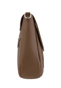 Pruun nahast käekott, millel on tekstuuriline viimistlus, külgline tõmblukk ja lame põhi. Omab saledat profiili ja ümarat ülaosa, mis hõlbustab käsitlemist.