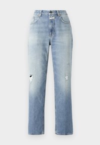 Jean en denim bleu clair avec une taille haute, une forme rectangulaire et des déchirures usées à l'avant. Design standard à cinq poches et légère décoloration.