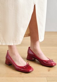 Pumps - red