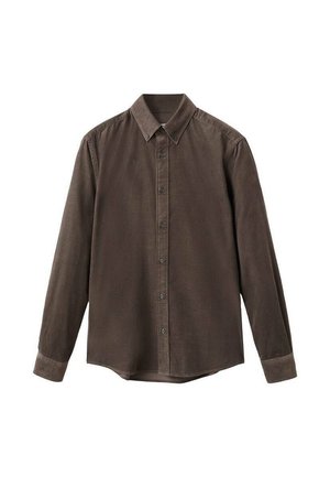 Camisa marrón de manga larga hecha de tela suave, con un frente abotonado, cuello clásico y dobladillo redondeado con acentos de botones.