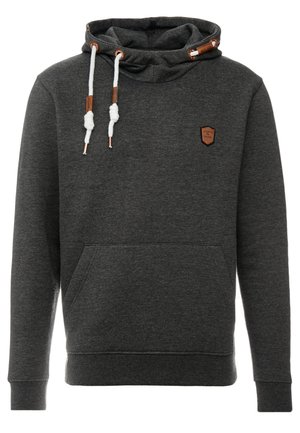Hoodie gris foncé en matériau doux, doté d'une poche kangourou, de cordons de serrage réglables avec des accents marron et d'un petit patch logo.