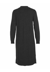 Abito in maglia grigio scuro con maniche lunghe, colletto e silhouette dritta. Presenta spacchi laterali all'orlo per facilitare i movimenti.