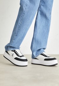 Geselecteerd, black/bright white