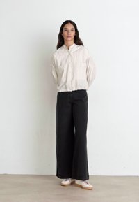 sessùn CADAQUES - Camicia - milky/black