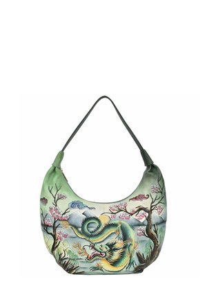 Grüne Schultertasche mit runder Form, ausgestattet mit Drachen- und Kirschblütenmotiven, Reißverschluss und glatter Textur.