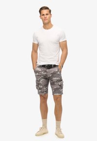 Superdry & Co CORE  - Shorts - ice camo