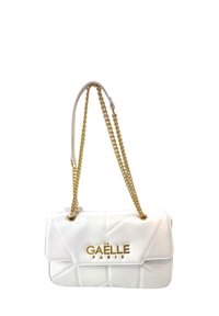 Borsa a tracolla bianca trapuntata con hardware dorato, dotata di catena e tracolla in pelle. Logo "GAËLLE PARIS" impresso sul davanti.