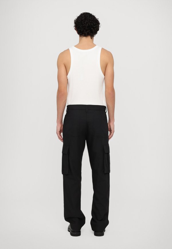 TECHNICAL TAILORING - Cargo trousers3