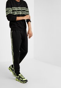 McQ Alexander McQueen Mikina - black