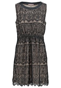 Robe en dentelle noire avec une taille élastique ajustée, un col rond et un ourlet festonné ornée de motifs en dentelle élégants sur toute la surface.