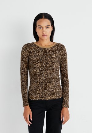 Haut à manches longues avec un motif léopard dans des teintes de marron et noir. Doté d'un col rond et d'une coupe ajustée. Fabriqué en tissu doux.