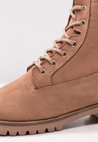 Blackstone Botines con cordones - beige