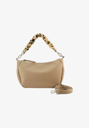 Sac à main en cuir beige avec une bandoulière en fourrure à motif léopard détachable et une bandoulière beige ajustable supplémentaire enroulée à côté.