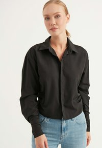 Overhemdblouse - black