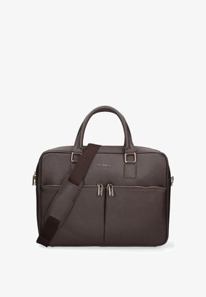Valigetta in pelle marrone scuro con doppie maniglie, tasche frontali con cerniera e tracolla regolabile posizionata sul davanti.