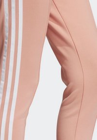 adidas Originals Verryttelyhousut - pink