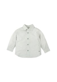 Camisa verde claro de manga larga, hecha de un tejido ligero. Presenta un collar puntiagudo, cierre frontal de botones y un pequeño logo en el lado inferior.