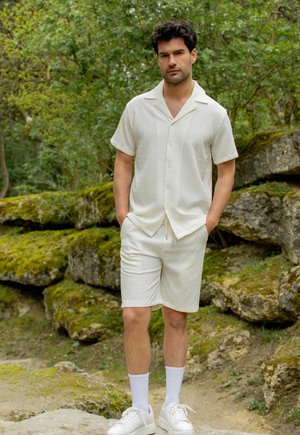FRILIVIN, PLAIN SHIRT AND SHORTS SET - Short - beige