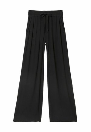 Schwarze Hose mit weitem Bein aus leichtem Stoff, ausgestattet mit einem elastischen Bund mit Kordelzug und Seitentaschen. Strukturierte Oberfläche mit Falten.