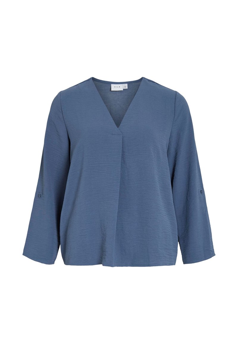 Blouse légère bleu avec un décolleté en V, des manches trois-quarts et un tissu texturé. Comprend un détail de bouton sur le poignet des manches.