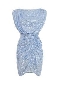 Jasnoniebieska sukienka bez rękawów z cekinami, z drapowaną górą i asymetrycznym, marszczonym dołem.