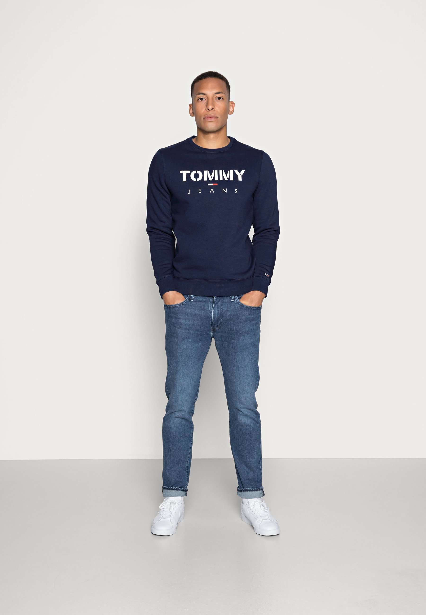 Tommy Jeans NOVEL LOGO CREW 