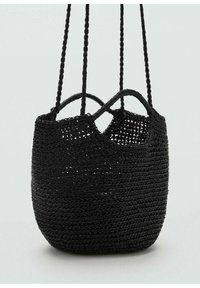 Schwarze geflochtene Tasche mit runder Form, offener Oberseite und zwei geflochtenen Trägern. Hergestellt aus strukturiertem Material mit einem offenen Netzmuster.