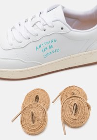 ACBC EVERGREEN BICOLOR UNISEX - Sportcipő - white/salmon/acquamarina