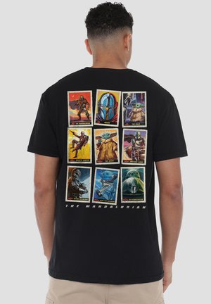 THE MANDALORIAN TRADING CARD GRID FRONT BACK - T-Shirt print - black