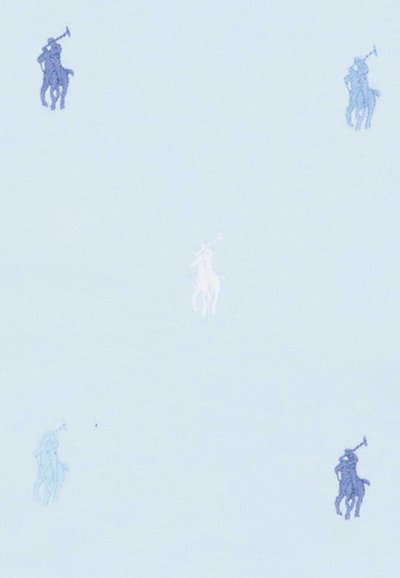 Vijf polo-spelerlogo's in verschillende tinten blauw, gerangschikt op een lichtblauwe stofachtergrond.