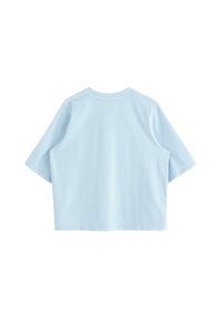 Lysblå kortærmet t-shirt med rund hals, lavet af blødt bomuldsstof, med en afslappet pasform og enkelt design uden dekorationer.