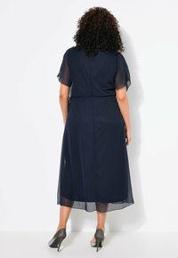 Ulla Popken RHINESTONE DETAIL LAYERED - Vestido informal - marine