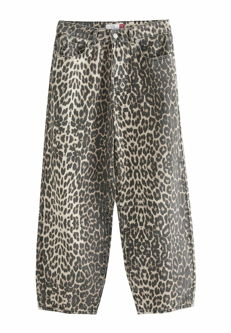 Pantalons en denim imprimé léopard avec une coupe décontractée. Comprend deux poches avant et une fermeture à bouton. Principalement beige avec des taches noires.
