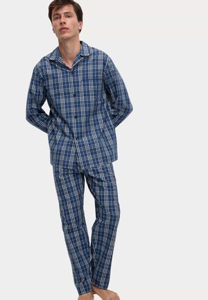 Blaues kariertes Baumwoll-Pyjama-Set mit einem Hemd zum Knöpfen und einer Tasche sowie passenden Hosen. Weiche Textur und lockere Passform für Komfort.