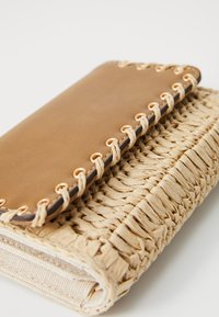 PARFOIS WALLET COLETTE - Wallet - camel