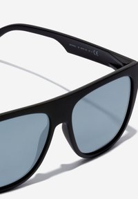 Hawkers RUNWAY - Päikeseprillid - black